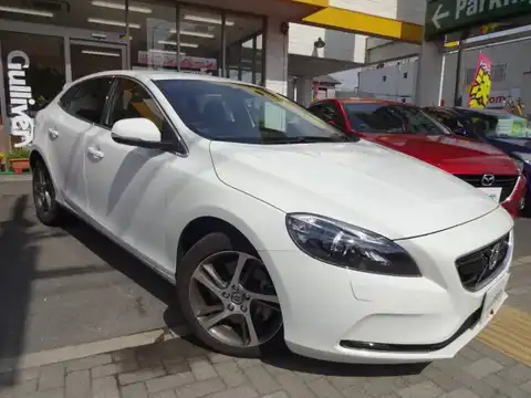 カタログ画像：Ｖ４０ （V40） Ｄ４ ＳＥ 2015年7月 LDA-MD4204T 2000cc アイスホワイト 燃費20.0km / l メイン