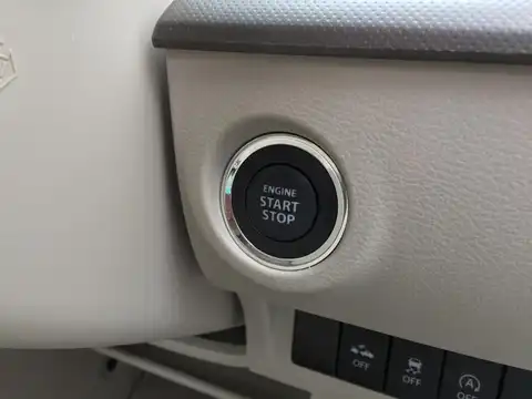 カタログ画像：アルトラパン （ALTO LAPIN） Ｌ 全方位モニター用カメラパッケージ装着車 2017年9月 DBA-HE33S 660cc フレンチミントパールメタリック 燃費33.2km / l 内装