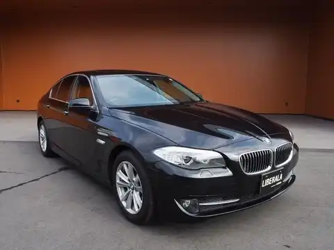 カタログ画像：５シリーズ （5 SERIES） ５２３ｉ ハイラインパッケージ 2010年7月 DBA-FP25 2500cc ブラック・サファイア・メタリック 燃費11.2km / l メイン（その他）