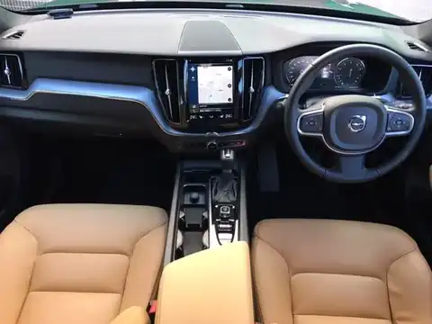 カタログ画像：ＸＣ６０ （XC60） Ｔ５ ＡＷＤ モーメンタム 2019年10月 DBA-UB420XC 2000cc オニキスブラックメタリック 燃費12.6km / l 内装