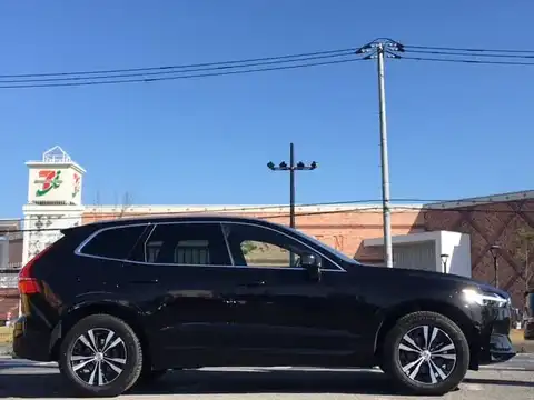 カタログ画像：ＸＣ６０ （XC60） Ｔ５ ＡＷＤ モーメンタム 2019年10月 DBA-UB420XC 2000cc オニキスブラックメタリック 燃費12.6km / l 外装