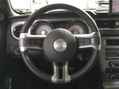 カタログ画像：マスタング （MUSTANG） Ｖ６ クーペ スポーツアピアランス 2011年6月 3700cc パフォーマンスホワイト 内装