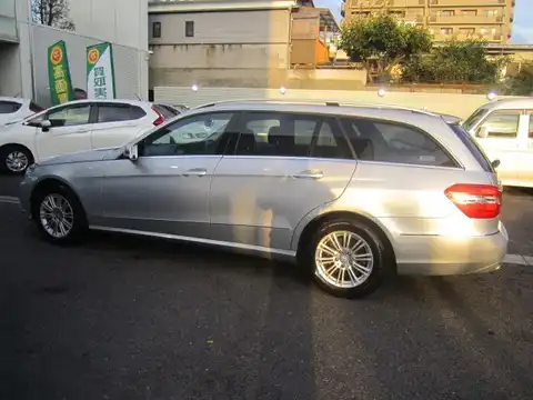 カタログ画像：Ｅクラスステーションワゴン （E-CLASS STATIONWAGON） Ｅ３００ ステーションワゴン 2010年2月 DBA-212254C 3000cc イリジウムシルバー（Ｍ） 燃費9.2km / l 内装