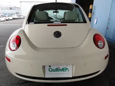 カタログ画像：ニュービートル （NEW BEETLE） ニュービートル クレム 2006年6月 GH-9CBFS 1600cc ハーベストムーンベージュ 燃費11.2km / l バック