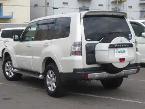 カタログ画像：パジェロ （PAJERO） エクシード プレミアムエディション 2009年12月 DBA-V93W 3000cc ウォームホワイトパール バック