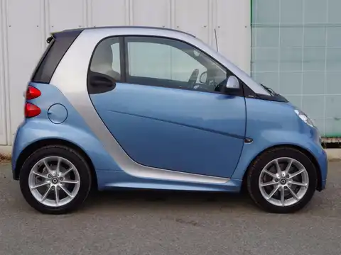 カタログ画像：スマートフォーツークーペ （SMART FORTWO COUPE） ｍｈｄパッション 2014年4月 ABA-451380 1000cc ライトブルーメタリック 燃費22.0km / l 外装