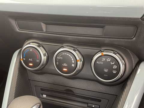 カタログ画像：ＭＡＺＤＡ２ （MAZDA2） １５ ＢＤ 2023年3月 5BA-DJLFS 1500cc エアストリームブルーメタリック 燃費20.3km / l 内装