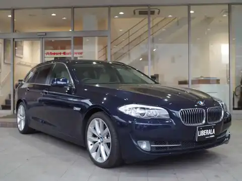 カタログ画像：５シリーズ （5 SERIES） ５２３ｉツーリング ハイラインパッケージ 2011年10月 DBA-XL20 2000cc 燃費13.8km / l メイン（その他）