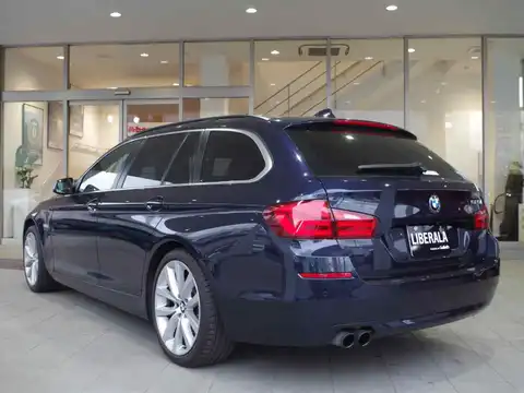 カタログ画像：５シリーズ （5 SERIES） ５２３ｉツーリング ハイラインパッケージ 2011年10月 DBA-XL20 2000cc 燃費13.8km / l バック