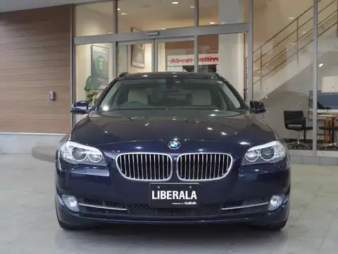 カタログ画像：５シリーズ （5 SERIES） ５２３ｉツーリング ハイラインパッケージ 2011年10月 DBA-XL20 2000cc 燃費13.8km / l フロント