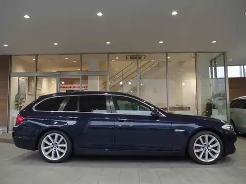 カタログ画像：５シリーズ （5 SERIES） ５２３ｉツーリング ハイラインパッケージ 2011年10月 DBA-XL20 2000cc 燃費13.8km / l 外装