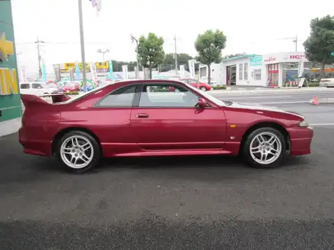 カタログ画像：スカイライン （SKYLINE） ＧＴ－Ｒ 1995年1月 E-BCNR33 2600cc スーパークリアレッド（ＰＭ）（スーパーファインハードコート） 燃費8.1km / l 外装