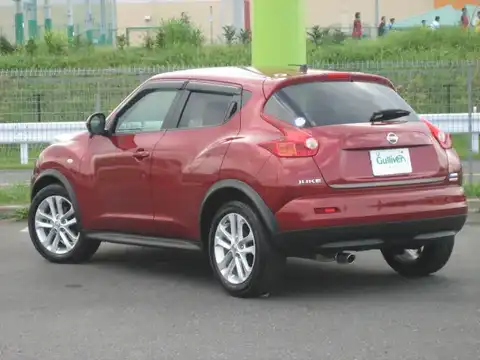 カタログ画像：ジューク （JUKE） １５ＲＸ アーバンセレクション 2011年5月 DBA-YF15 1500cc ラディアントレッド（ＰＭ） 燃費17.2km / l バック