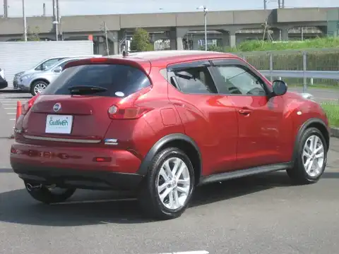 カタログ画像：ジューク （JUKE） １５ＲＸ アーバンセレクション 2011年5月 DBA-YF15 1500cc ラディアントレッド（ＰＭ） 燃費17.2km / l バック