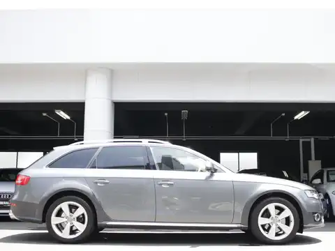 カタログ画像：Ａ４オールロードクワトロ （A4 ALLROAD QUATTRO） ベースグレード 2012年8月 ABA-8KCDNA 2000cc ラバグレーパールエフェクト 燃費13.0km / l 外装