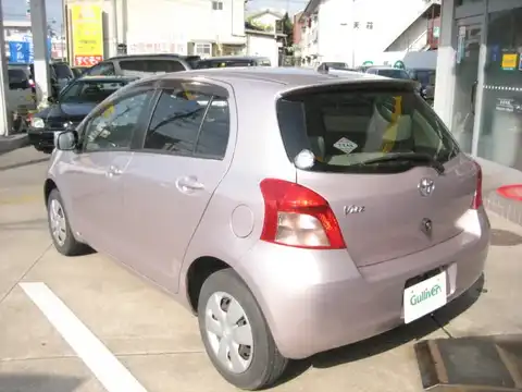 カタログ画像：ヴィッツ （VITZ） Ｆ アドバンスドエディション 2006年6月 DBA-SCP90 1300cc ローズメタリックオパール 燃費19.6km / l バック