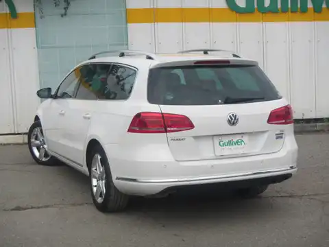 カタログ画像：パサートヴァリアント （PASSAT VARIANT） ＴＳＩハイライン ブルーモーションテクノロジー 2013年4月 DBA-3CCAX 1400cc キャンディホワイト 燃費17.6km / l バック