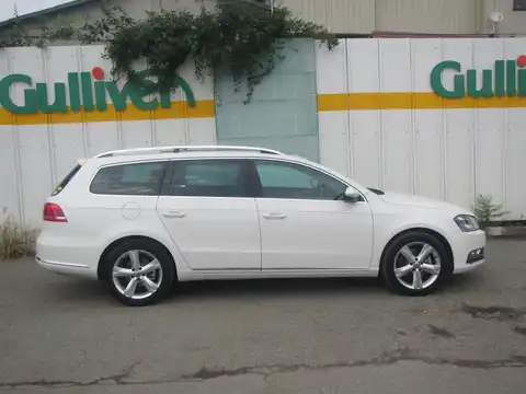 カタログ画像：パサートヴァリアント （PASSAT VARIANT） ＴＳＩハイライン 2011年5月 DBA-3CCAX 1400cc キャンディホワイト 燃費18.4km / l 外装