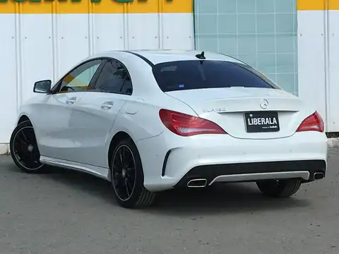 カタログ画像：ＣＬＡクラス （CLA-CLASS） ＣＬＡ１８０ エディションブラック 2015年4月 DBA-117342 1600cc カルサイトホワイト（Ｓ） 燃費17.4km / l バック