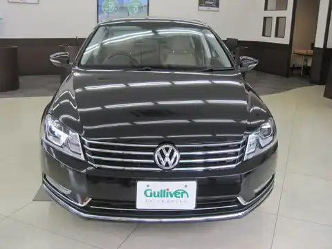 カタログ画像：パサート （PASSAT） ＴＳＩハイラインブルーモーションテクノロジー 2014年4月 DBA-3CCAX 1400cc ディープブラックパールエフェクト 燃費17.6km / l フロント