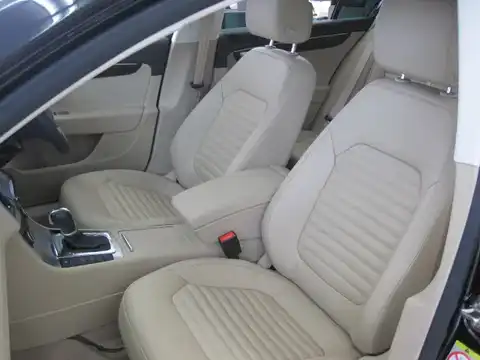 カタログ画像：パサート （PASSAT） ＴＳＩハイライン 2011年5月 DBA-3CCAX 1400cc ディープブラックパールエフェクト 燃費18.4km / l 内装