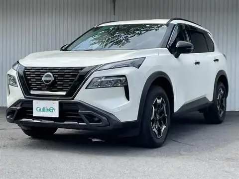 カタログ画像：エクストレイル （X-TRAIL） Ｘ ｅ－４ＯＲＣＥ エクストリーマーＸ 2022年7月 6AA-SNT33 1500cc ブリリアントホワイトパール（３Ｐ）orブリリアントホワイトパール（３Ｐ）/スーパーブラック２トーン 燃費18.4km / l メイン（その他）