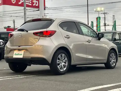 カタログ画像：ＭＡＺＤＡ２ （MAZDA2） １５Ｓプロアクティブ スマートエディションⅡ 2021年6月 5BA-DJLFS 1500cc プラチナクォーツメタリック 燃費20.3km / l バック