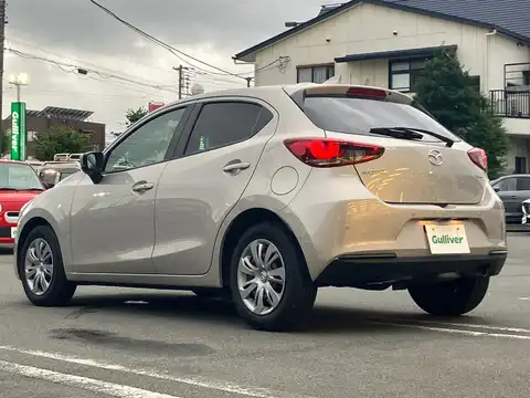 カタログ画像：ＭＡＺＤＡ２ （MAZDA2） １５Ｓプロアクティブ スマートエディションⅡ 2021年6月 5BA-DJLFS 1500cc プラチナクォーツメタリック 燃費20.3km / l バック