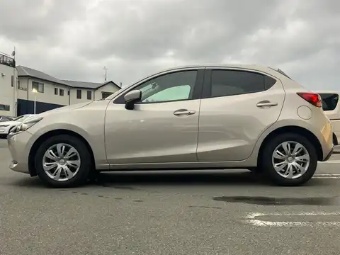 カタログ画像：ＭＡＺＤＡ２ （MAZDA2） １５Ｓプロアクティブ スマートエディションⅡ 2021年6月 5BA-DJLFS 1500cc プラチナクォーツメタリック 燃費20.3km / l 外装