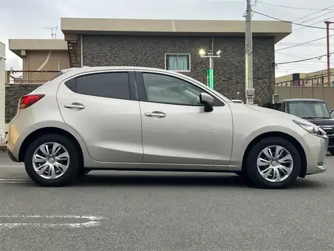 カタログ画像：ＭＡＺＤＡ２ （MAZDA2） １５Ｓプロアクティブ スマートエディションⅡ 2021年6月 5BA-DJLFS 1500cc プラチナクォーツメタリック 燃費20.3km / l 外装