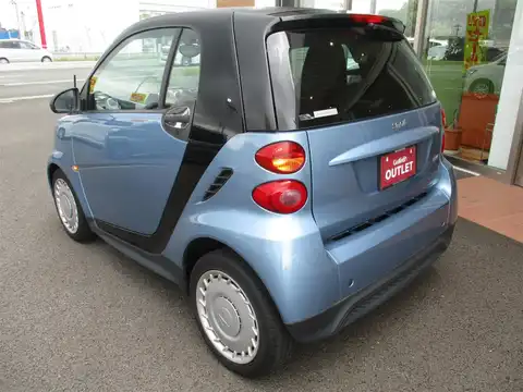 カタログ画像：スマートフォーツークーペ （SMART FORTWO COUPE） ｍｈｄプラス 2013年5月 ABA-451380 1000cc ライトブルーメタリック 燃費22.0km / l バック