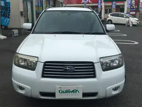 カタログ画像：フォレスター （FORESTER） ２．０ＸＳ 2005年1月 CBA-SG5 2000cc ピュアホワイト 燃費13.6km / l フロント