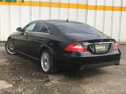 カタログ画像：ＣＬＳクラス （CLS-CLASS） ＣＬＳ３５０ ＡＭＧスポーツエディション 2006年9月 DBA-219356C 3500cc オブシディアンブラック（Ｍ） 燃費8.5km / l バック