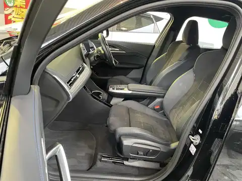 カタログ画像：ｉＸ１ （iX1） ｘＤｒｉｖｅ ３０ ｘライン 2023年9月 ZAA-62EF67 ブラック・サファイア（メタリック・カラー） フロント