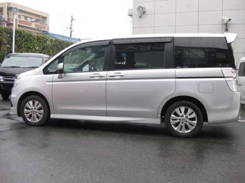 カタログ画像：ステップワゴンスパーダ （STEPWAGON SPADA） Ｚ 2009年10月 DBA-RK6 2000cc スーパープラチナ・メタリック 燃費12.6km / l 外装