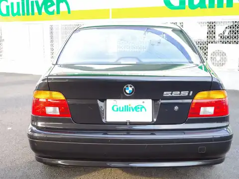 カタログ画像：５シリーズ （5 SERIES） ５２５ｉハイライン 2001年10月 GH-DT25 2500cc ブラック・サファイア 燃費8.4km / l バック