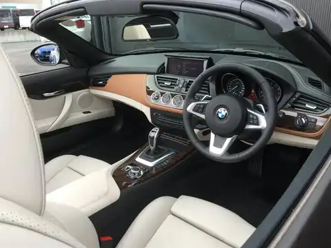 カタログ画像：Ｚ４ （Z4） ｓＤｒｉｖｅ２０ｉ ハイラインパッケージ 2011年10月 DBA-LL20 2000cc 燃費13.4km / l 内装