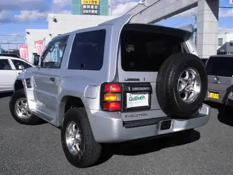 カタログ画像：パジェロ （PAJERO） エボリューション 1997年10月 E-V55W 3500cc サテライトシルバー（メタリック塗装） バック