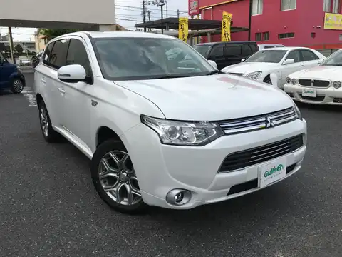 カタログ画像：アウトランダーＰＨＥＶ （OUTLANDER PHEV） Ｇセーフティパッケージ 2013年1月 DLA-GG2W 2000cc ホワイトパール メイン（その他）