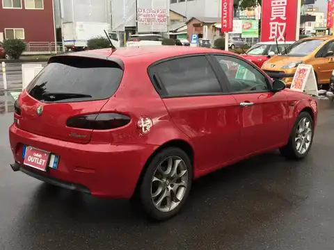 カタログ画像：アルファ１４７ （ALFA 147） ２．０ ツインスパーク セレスピード スポルティーバⅡ 2008年2月 ABA-937AB 2000cc ジュリエッタレッド（ソリッドカラー） 燃費9.9km / l バック