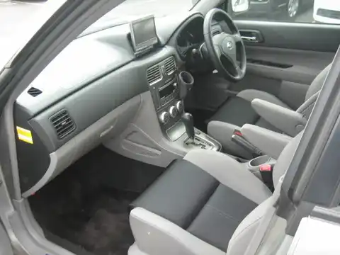 カタログ画像：フォレスター （FORESTER） クロススポーツα 2004年6月 TA-SG5 2000cc クリスタルグレー・メタリック 燃費12.2km / l 内装