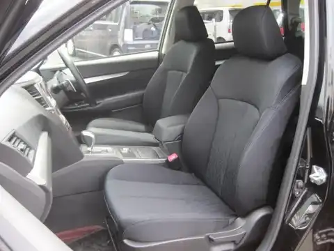 カタログ画像：レガシィツーリングワゴン （LEGACY TOURING WAGON） ２．５ｉ 2010年5月 DBA-BR9 2500cc クリスタルブラック・シリカ 燃費14.0km / l 内装