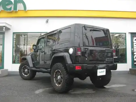 カタログ画像：ジープ・ラングラーアンリミテッド （JEEP WRANGLER UNLIMITED） サハラ 2011年2月 ABA-JK38L 3800cc ブラッククリアコート 燃費6.9km / l バック