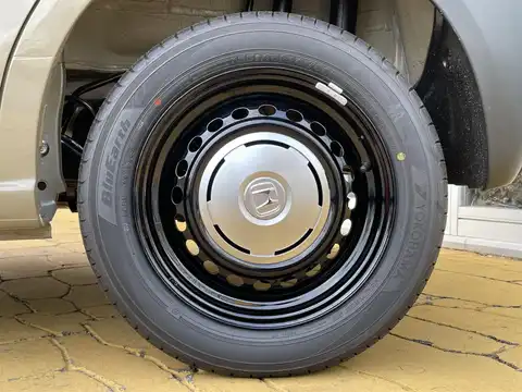 カタログ画像：Ｎ－ＢＯＸジョイ （N-BOX JOY） ベースグレード（モノトーン） 2024年9月 6BA-JF5 660cc 燃費21.3km / l タイヤ