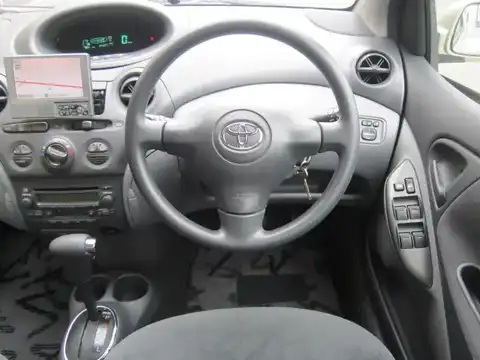 カタログ画像：ヴィッツ （VITZ） Ｕ Ｄパッケージ 2002年8月 UA-NCP10 1300cc 燃費18.0km / l 内装