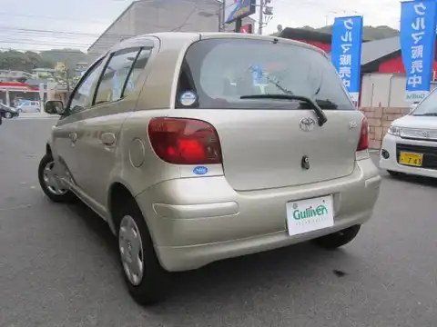 カタログ画像：ヴィッツ （VITZ） Ｕ Ｄパッケージ 2002年8月 UA-NCP10 1300cc 燃費21.0km / l バック