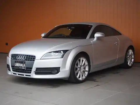 カタログ画像：ＴＴクーペ （TT COUPE） ２．０ＴＦＳＩ クワトロ 2008年9月 ABA-8JCCZF 2000cc アイスシルバーメタリック 燃費12.4km / l 外装