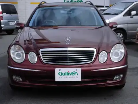 カタログ画像：Ｅクラスステーションワゴン （E-CLASS STATIONWAGON） Ｅ３２０ ステーションワゴン アバンギャルド 2004年7月 GH-211265C 3200cc ボルドーレッド（Ｍ） 燃費8.5km / l フロント