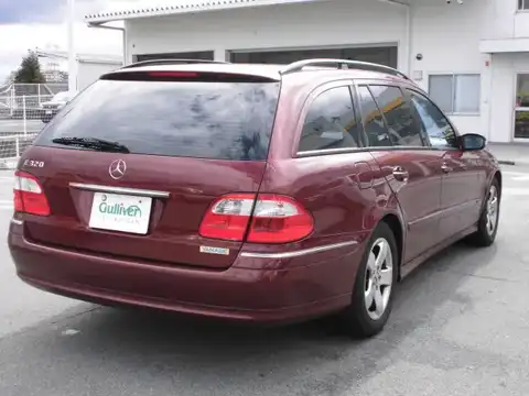 カタログ画像：Ｅクラスステーションワゴン （E-CLASS STATIONWAGON） Ｅ３２０ ４マチック ステーションワゴン アバンギャルド 2003年11月 GH-211282 3200cc ボルドーレッド（Ｍ） 燃費8.3km / l バック