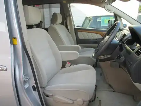 カタログ画像：アルファードＶ （ALPHARD V） ＭＸ Ｌエディション サイドリフトアップシート装着車 2005年4月 TA-MNH10W 3000cc シルバーメタリック 燃費8.9km / l 内装